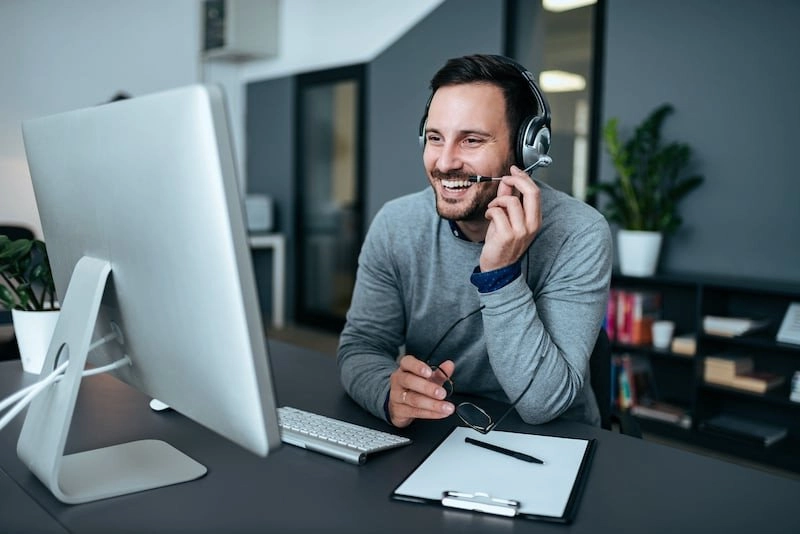 AdobeStock_231775261-copy client support
